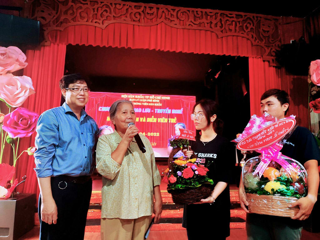 NSƯT Lê Thiện: Nhiều người đang nhìn nghệ sĩ một cách rẻ rúng 2 NSƯT Lê Thiện: Nhiều người đang nhìn nghệ sĩ một cách rẻ rúng - ảnh 1
